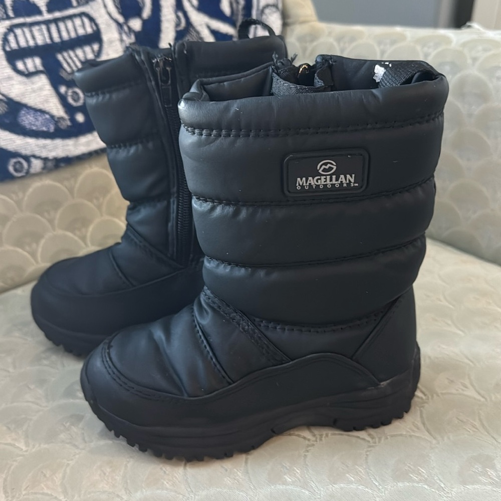 Adorable kid snow boots